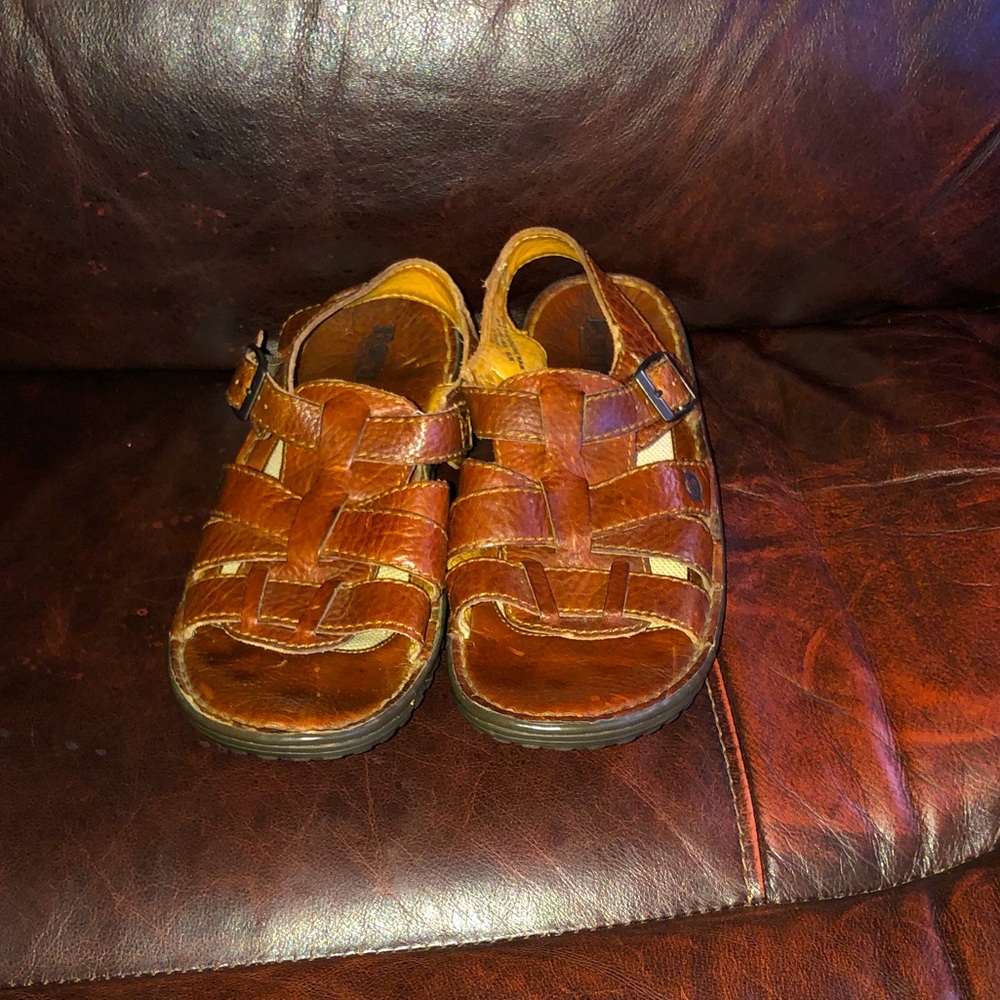 BORN sandals men or women listed on the inside as M/W.